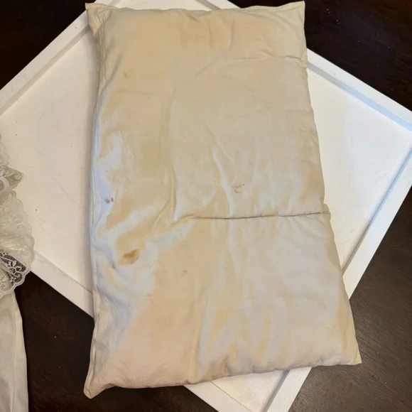 Marie Shay Beautiful Christening Porcelain Doll Full Gown 2 Pillows Vintage - Picture 14 of 16